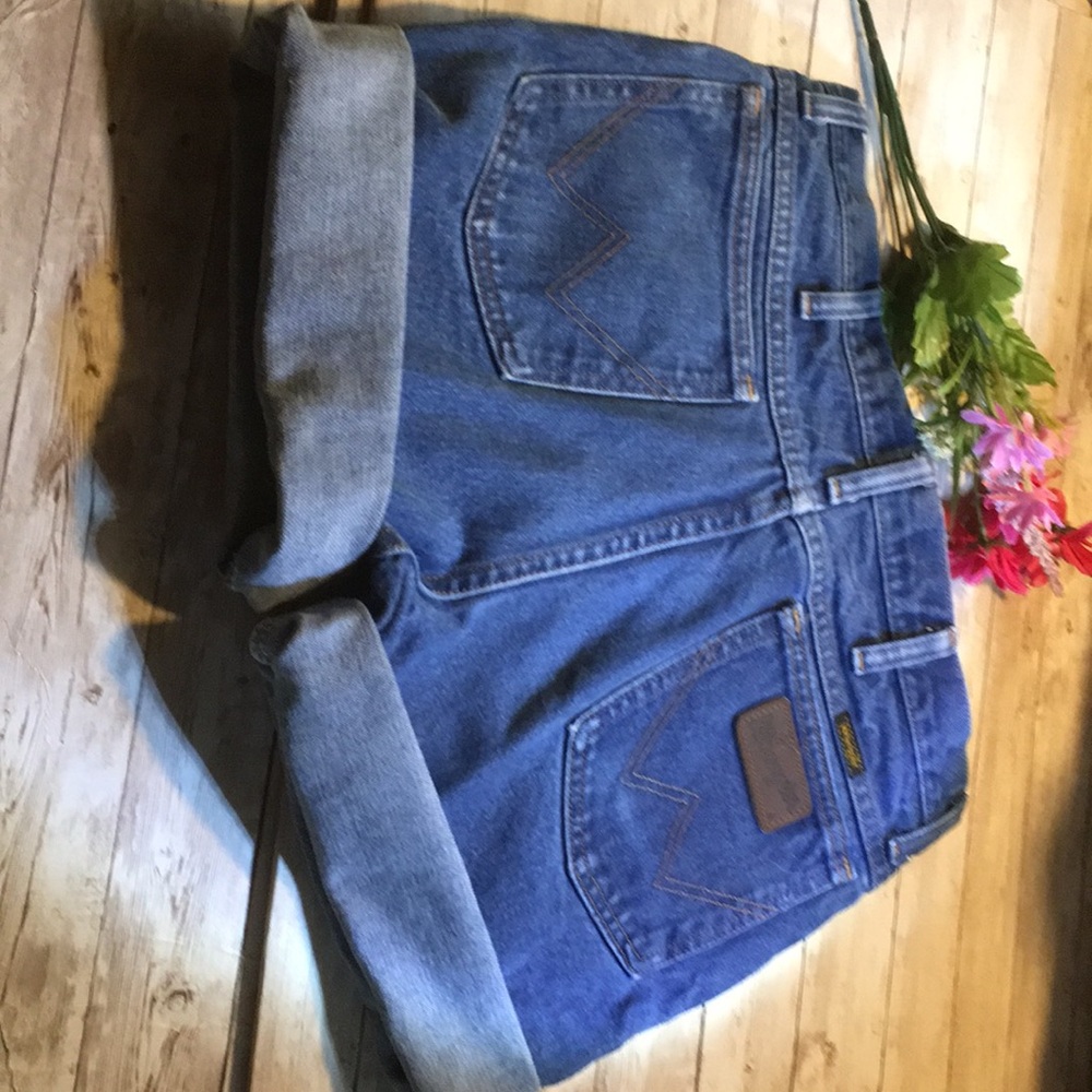 Vintage wrangler high rise cut off shorts